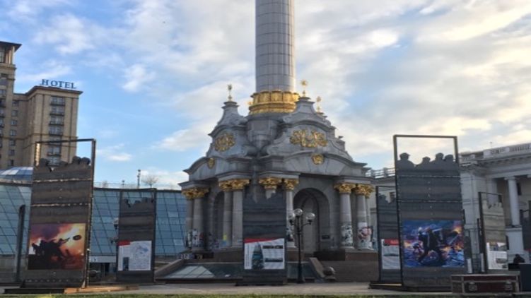 Участники Майдана палатки будут устанавливать рядом с инсталляциями, посвященными