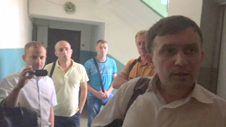 Работники СБУ пришли на обыск к журналисту