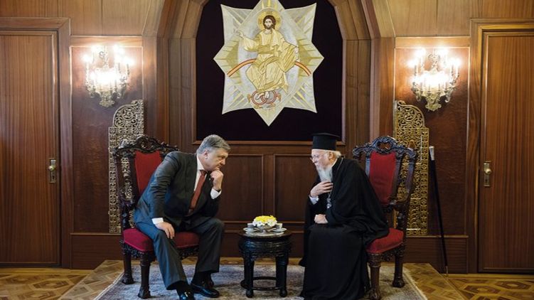 Президент Украины Петр Порошенко не раз пытался убедить Вселенского патриарха Варфоломея в необходимости предоставления Украине автокефалии. Фото: Пресс-служба президента Украины