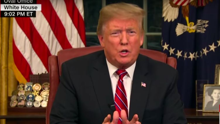 Трамп выступил с экстренным телеообращением к нации - без постройки стены с Мексикой он отказался закончить шатдаун. Фото: скриншот с видео CNN