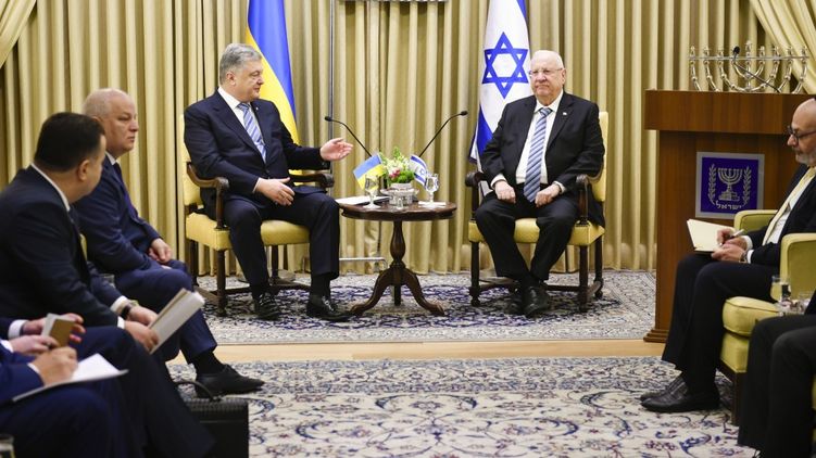 Порошенко поехал в Израиль пописывать соглашение о зоне свободной торговли и пропагандировать новую церковь перед Иерусалимским патриархом. Фото: president.gov.ua