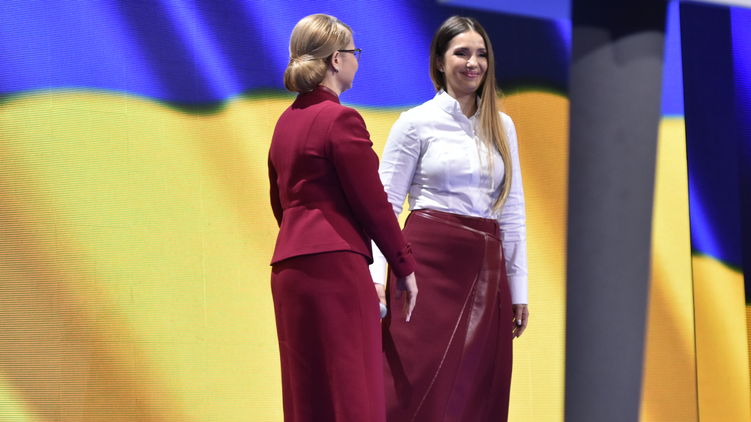 Евгения Тимошенко (справа) станет мамой во второй раз, фото: Аркадий Манн,