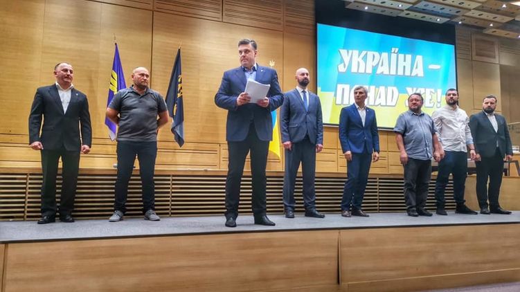 Тягнибок перед выборами объединился с Ярошем и Билецким., но их перспективы туманны. Фото: Facebook Тягнибока