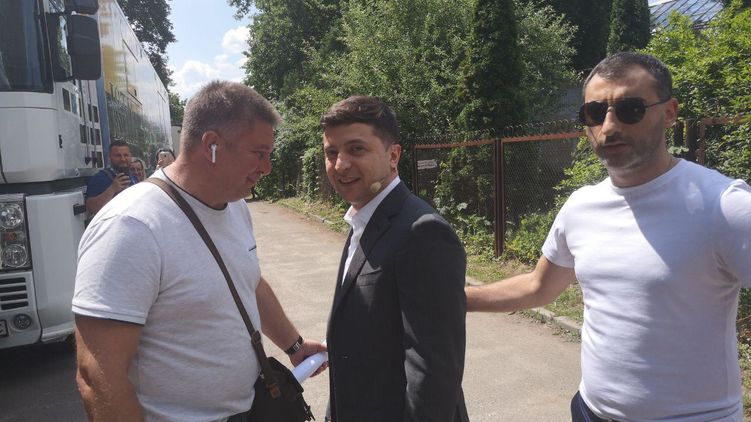 Президент Владимир Зеленский окружил себя преданными людьми, которые пришли и в его партию
