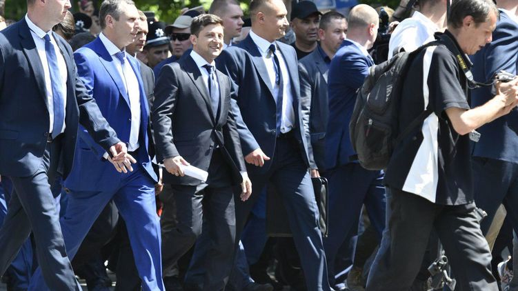Команда Владимира Зеленского (в центре) двигается к полной власти в стране, фото: Аркадий Манн,