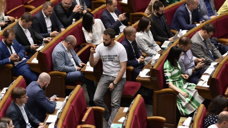 Антикоррупционные активисты заподозрили Дубинского и его коллег в коррупции. Фото: Изым Каумбаев,
