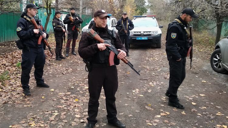 Полиция на базе националистов в