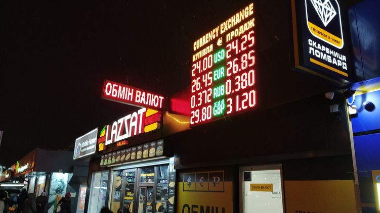 Курс доллара сегодня снова укреплялся. Фото