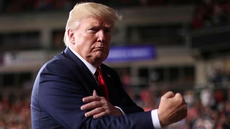 Трамп считает неудавшийся импичмент своим козырем, а у демократов - хаос из-за выборов его противника на выборах