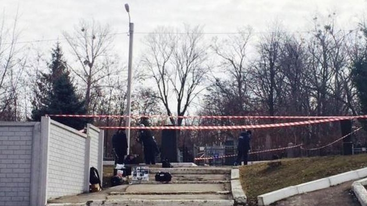 Место убийства с утра оцепила полиция,