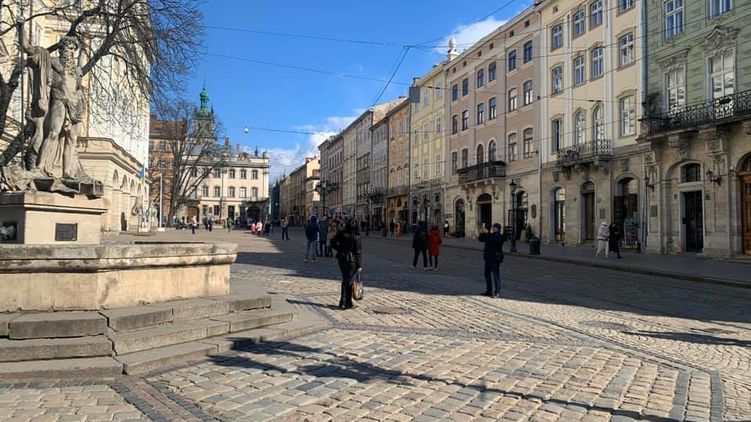 В центре Львова на выходных стало намного меньше туристов. Фото: Facebook Галины Терещук
