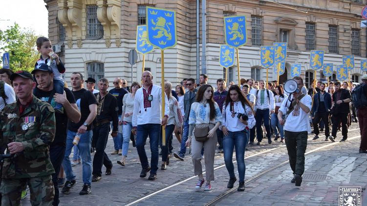 Во времена руководства Мандзий образованием Львовщины школьников собирали на марши в честь СС