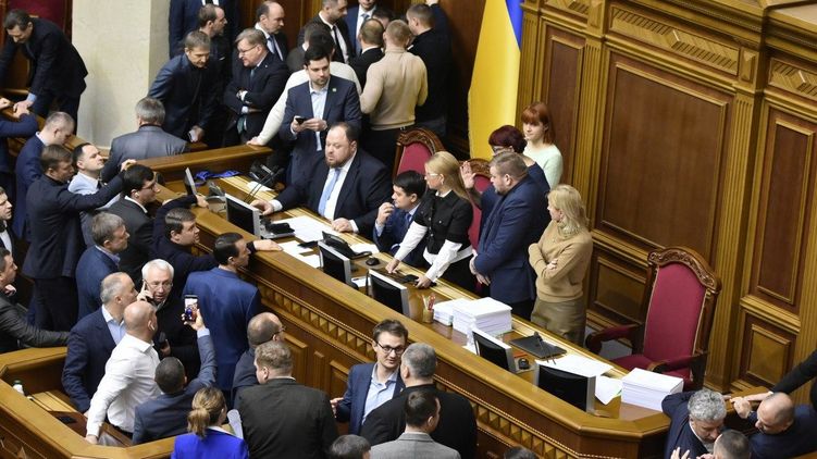 Блокировка трибуны не помогла провалить закон о земле. Фото
