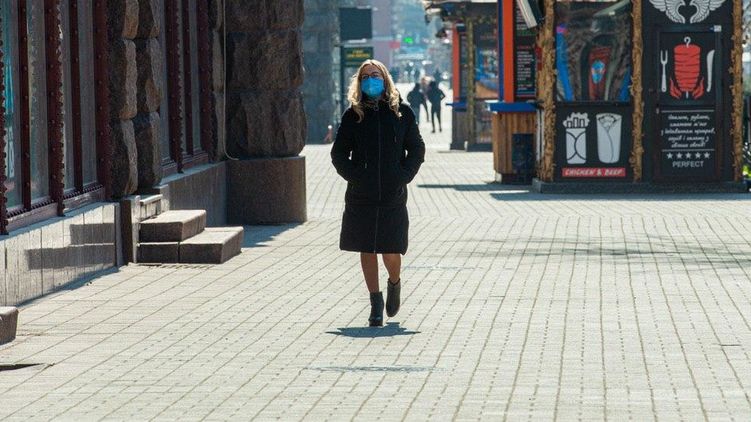 Скидки на маски на опте до розницы пока не дошли. Фото