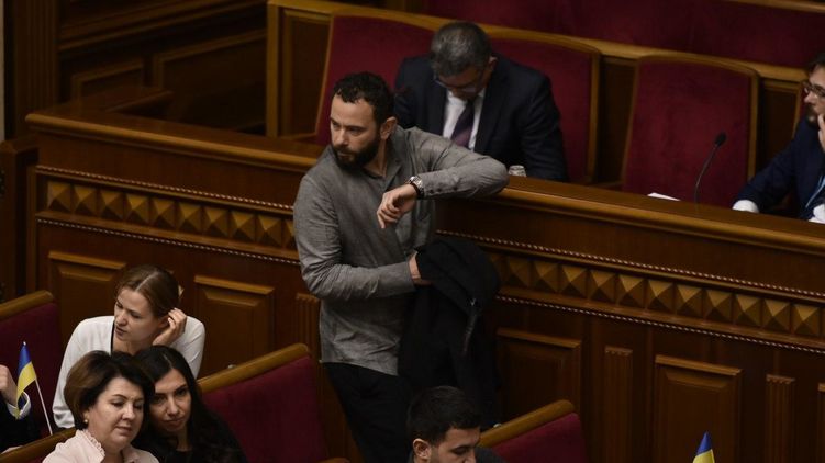 Нардеп Александр Дубинский (в центре) объявил о желании побороться за пост мэра Киева, фото: Изым Каумбаев,