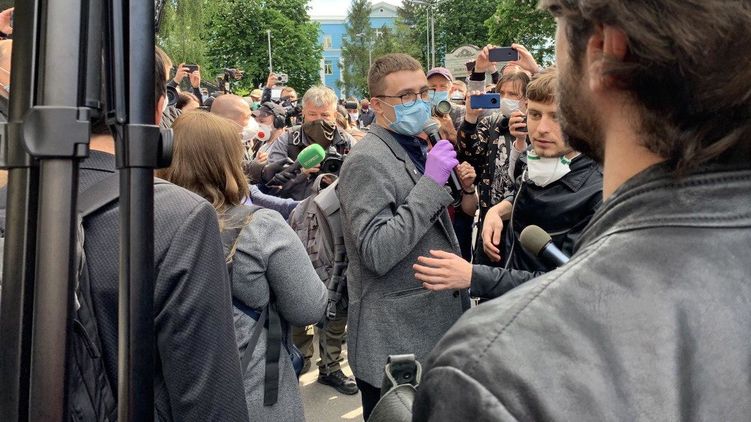 Здание СБУ Киева, где ждут на допрос Стерненко. Фото