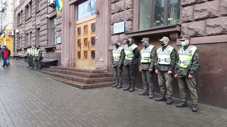 Под ГБР ждут Петра Порошенко. Фото