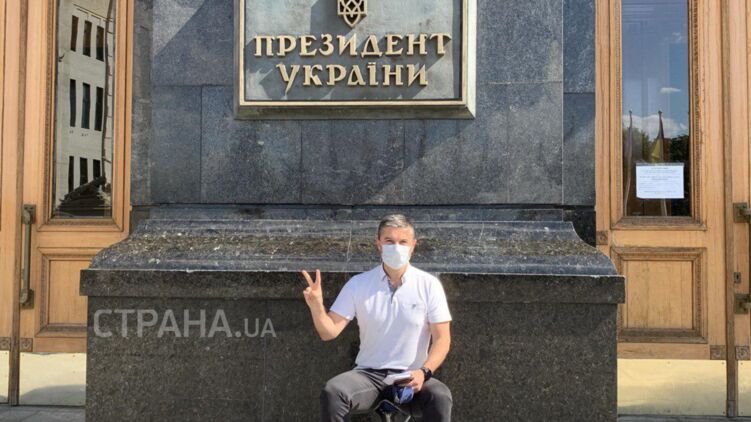 Мэр Умани Александр Цебрий пришел решать вопрос с паломниками в Офис президента