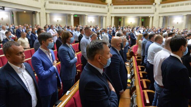Политологи считают, что президент Владимир Зеленский и его партия повторяют политику Петра Порошенко со ставкой на внешнего партнера. Фото: rada.gov.ua