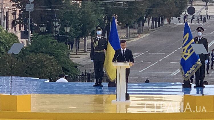Владимир Зеленский выступил с речь на Софиевской площади. Фото: