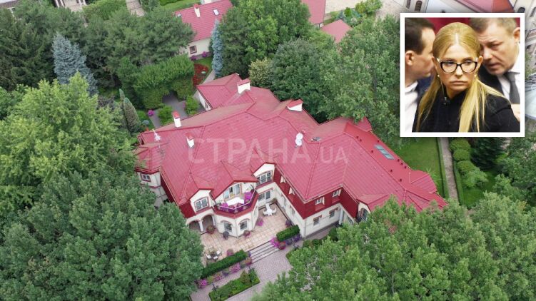 Во дворе Тимошенко много горшков с сезонными цветами, фото: Владислав Бовтрук,