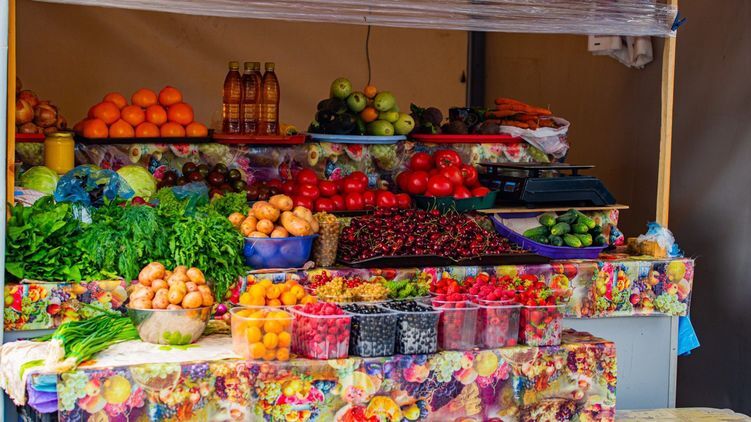 Цены на продукты питания не всегда зависят от курса доллара. Но это не мешает продавцам их повышать. Фото из открытых источников