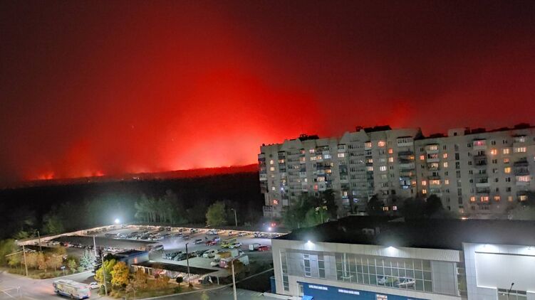 Пламя на окраинах Северодонецка. Фото
