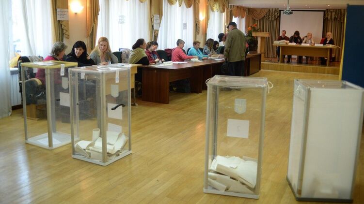 Голосование на местных выборах 25 октября в Офисе президента хотят совместить с социологическим опросом,фото: Изым Каумбаев,