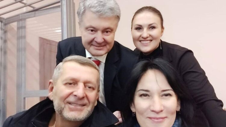 Порошенко приехал на суд к Федыне и Зверобой. Фото