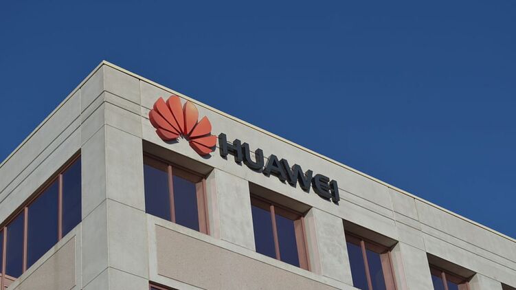 В США Huawei обвиняют в сборе данных