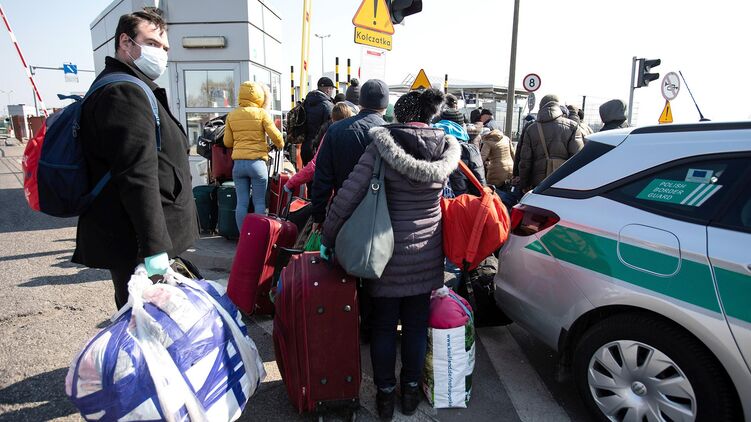 Украинским заробитчанам в 2021 году обещают на 100 долларов больше в Польше