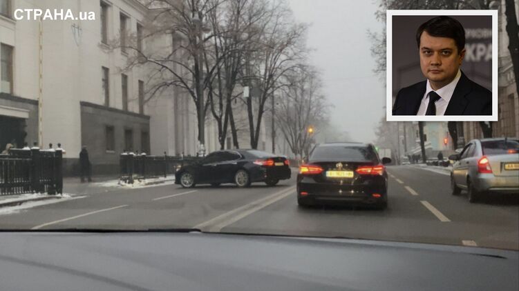 Автоколонна спикера заезжает на задний двор ВР, фото: Владислав Бовтрук, Изым Каумбаев,
