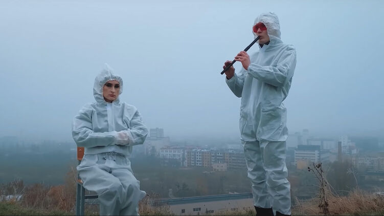 На днях появилось видео к песне