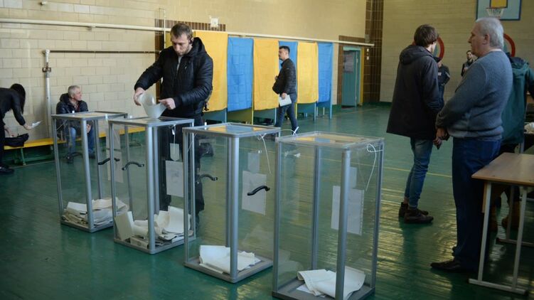 Выборы в Раду на двух округах обещают быть жаркими, фото: Изым Каумбаев,