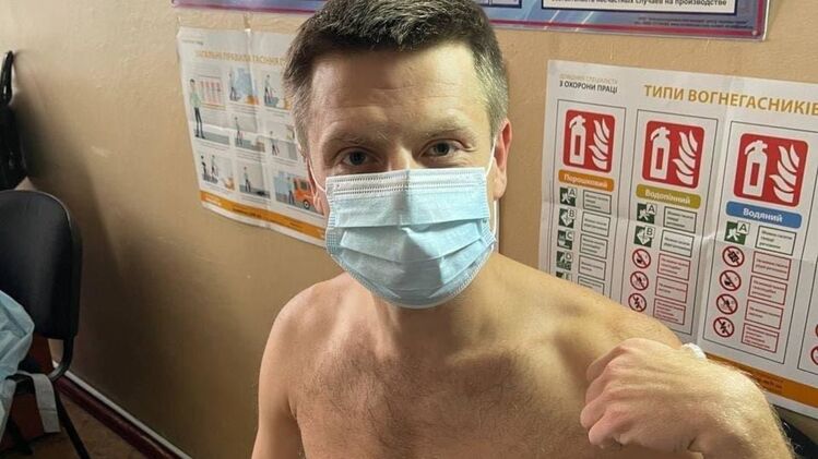 Нардеп Алексей Гончаренко привился
