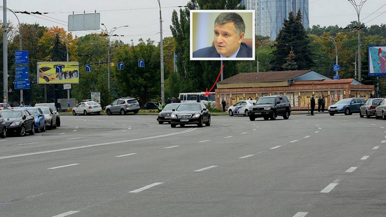 На глазах у регулировщика, кортеж Авакова грубо нарушил ПДД, фото: Аркадий Манн,