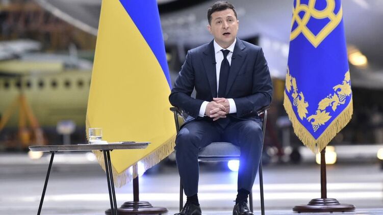 Владимир Зеленский ввел новые санкции против СМИ. Фото