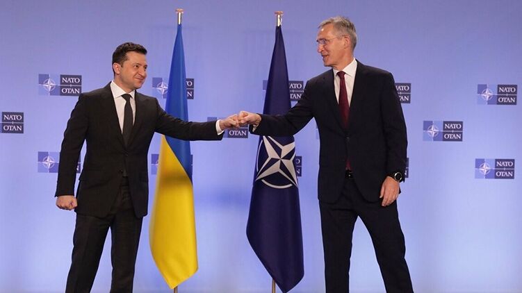 Украину не хотят ни принимать в НАТО, ни воевать за нее с Россией - пишут западные СМИ