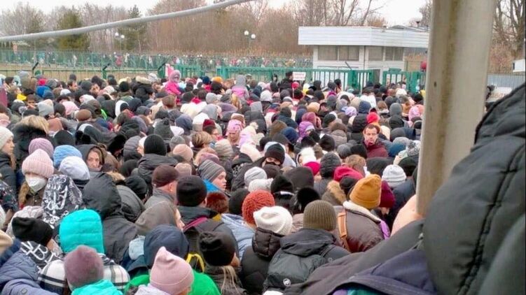 На пешем пункте пропуска