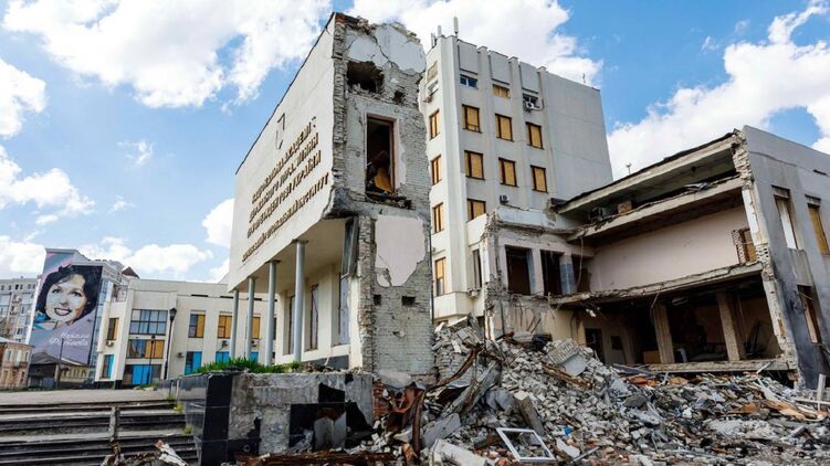 Так выглядит Академии госуправления в Харькове после бомбардировки 18 марта