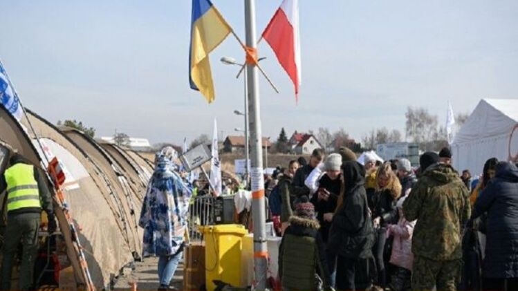 В Польше, куда выехало больше всего украинцев, срезали пособия для беженцев