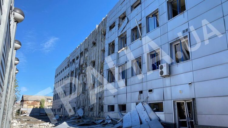 Последствия удара по спорткомплексу Локомотив в Харькове. Фото