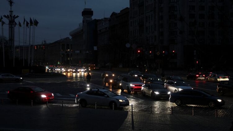 Киев без света: Reuters публикует фото оставшегося без освещения Крещатика