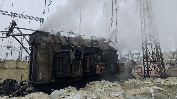 Последствия ударов по одному из объектов энергетики. Фото