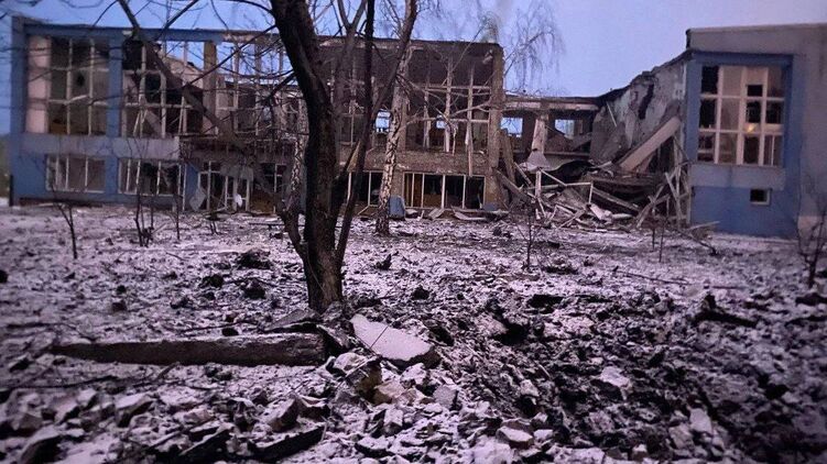 Руины стадиона в Дебальцево после ракетного удара