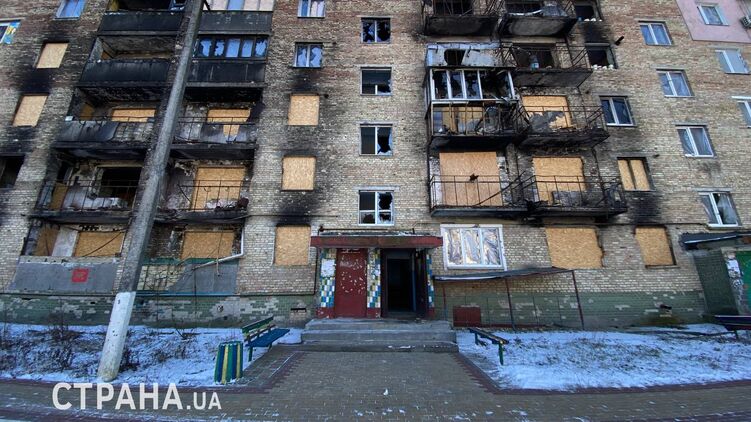Разрушенный обстрелами дом в Ирпени. Фото