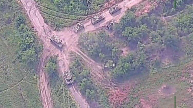 Украинская бронетехника на поле боя в Запорожской области