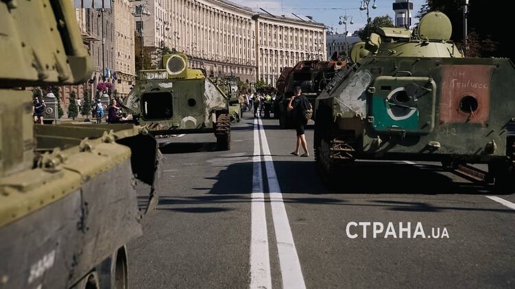 Выставка трофейной техники на Крещатике. Фото