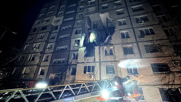 Наслідки удару у Дніпрі. Фото: ДСНС