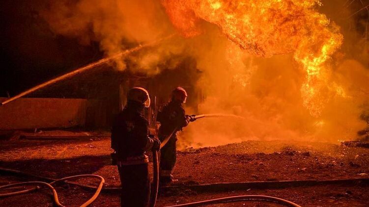 Пожар после прилета по объекту энергетики в Одесской области